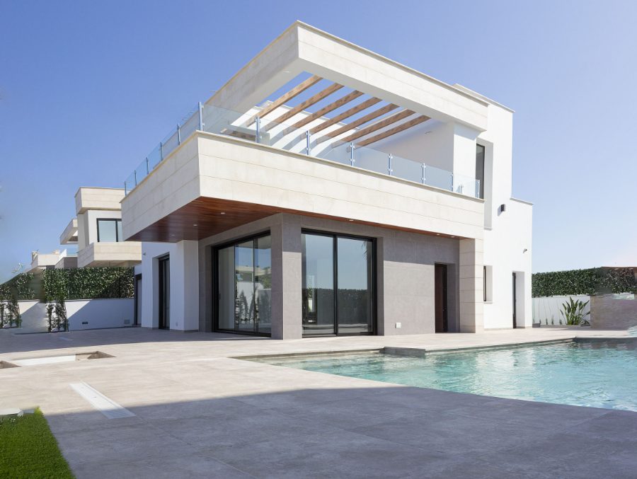 Villa y piscina · Voladizo superior