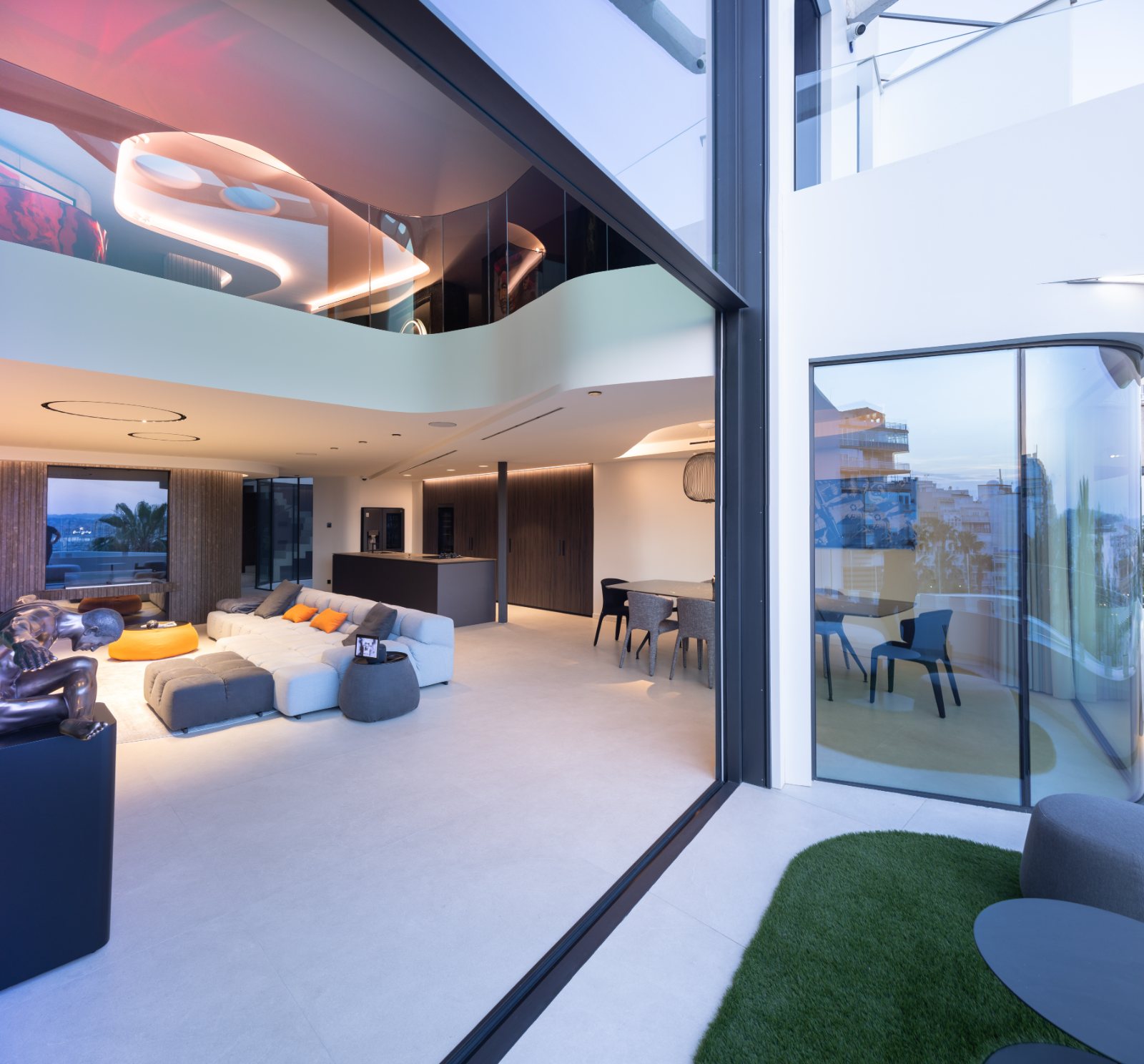 Edificio Jumilla · Salón doble altura